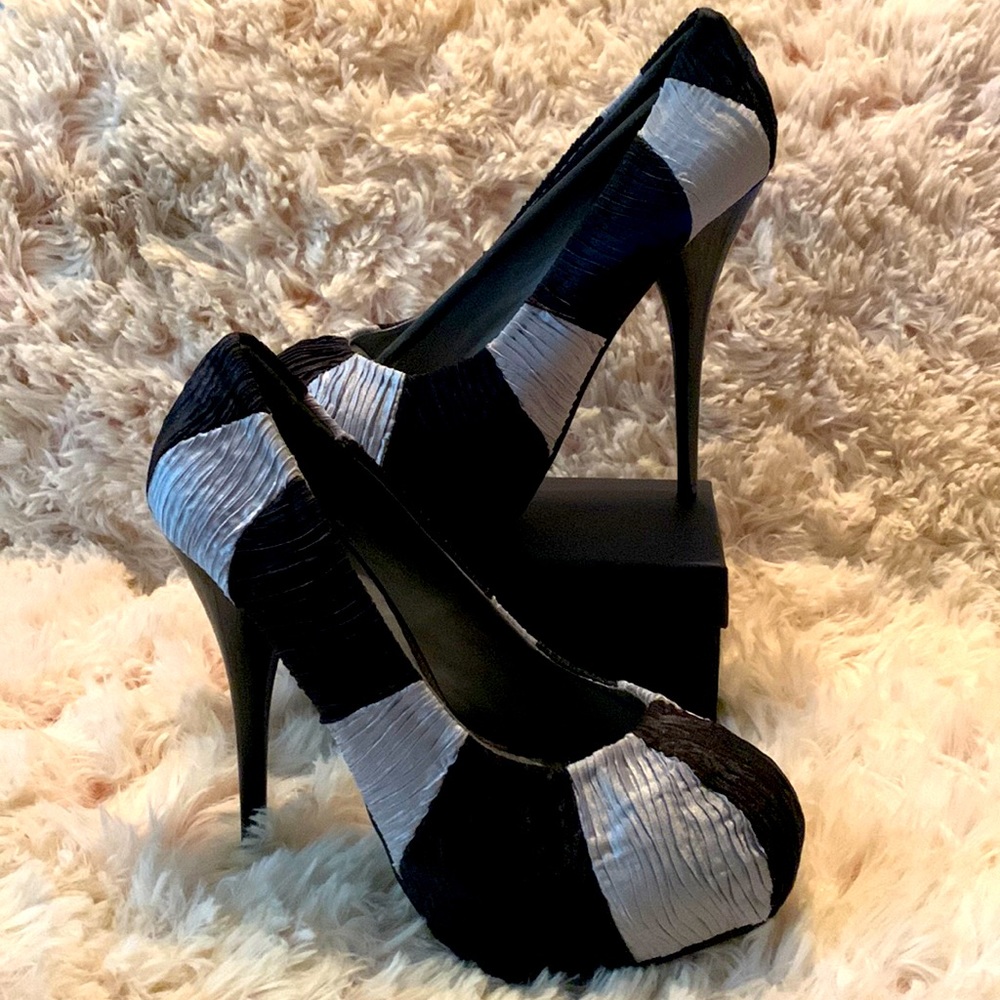 Lady Luxe Heels 👠 BNWOT